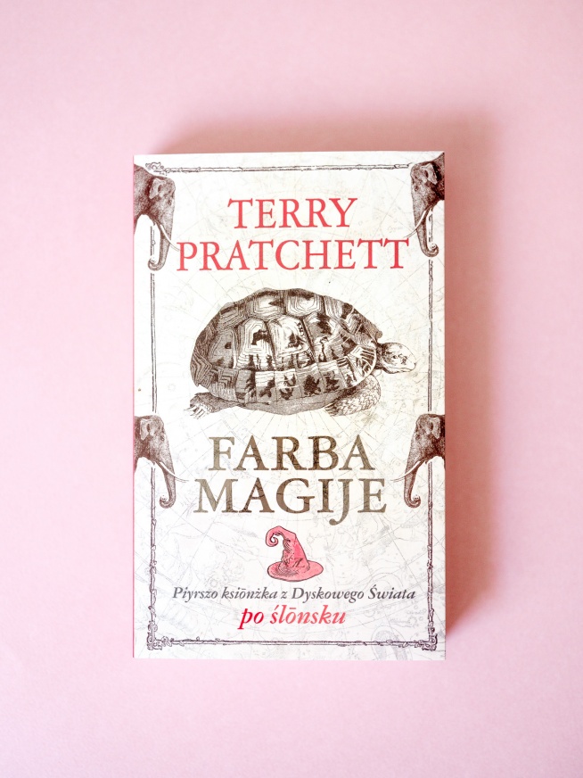 Ksionżka Farba Magije - Terry Pratchett po ślonsku!