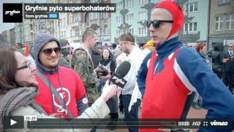 Gryfnie pyto superbohaterów [wideo]